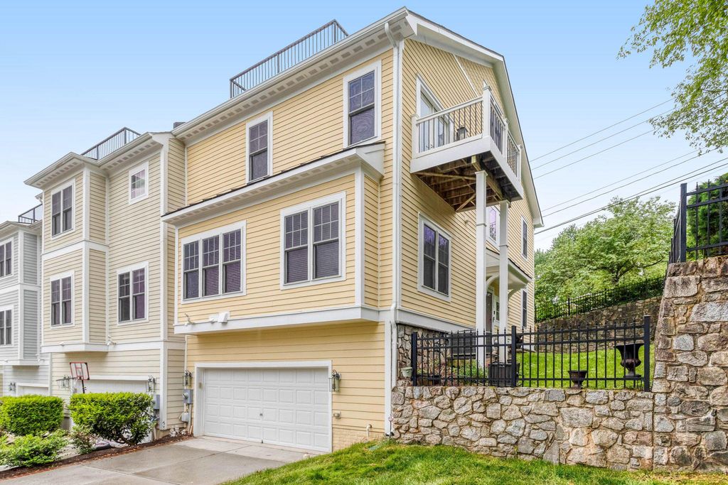 114 MOUNT HIGH ST, Occoquan, VA 22125