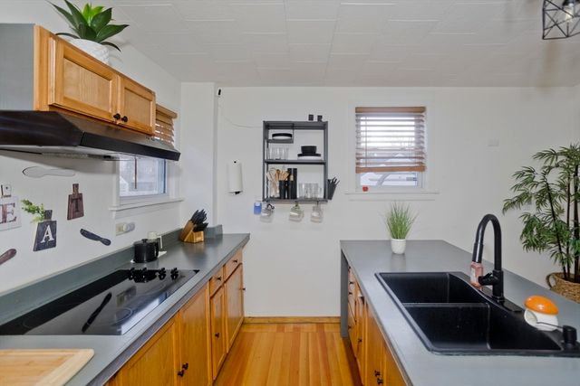 15 Florida St, Springfield, MA 01109