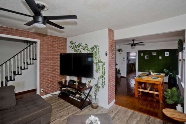 15 Florida St, Springfield, MA 01109