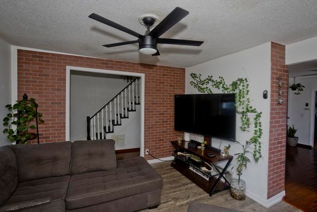 15 Florida St, Springfield, MA 01109
