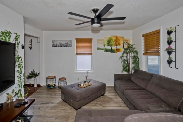 15 Florida St, Springfield, MA 01109