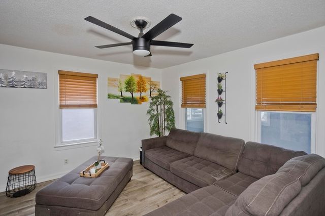 15 Florida St, Springfield, MA 01109