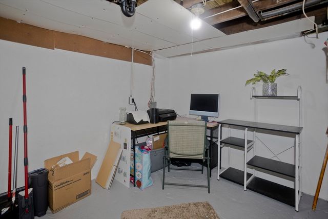 15 Florida St, Springfield, MA 01109