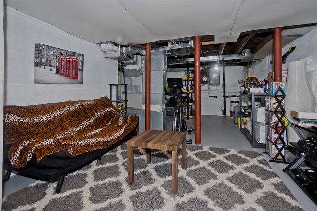 15 Florida St, Springfield, MA 01109