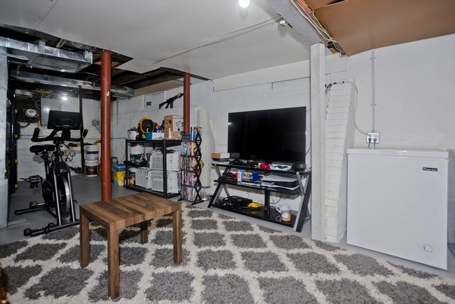 15 Florida St, Springfield, MA 01109