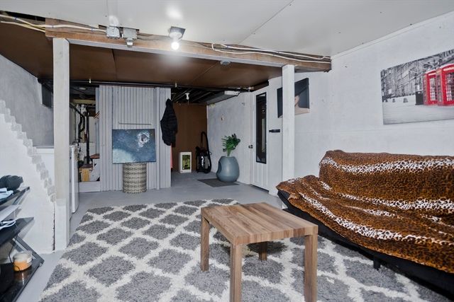 15 Florida St, Springfield, MA 01109