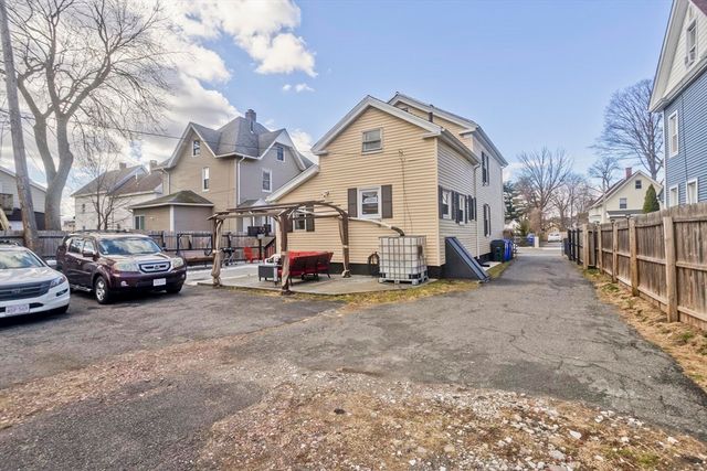 15 Florida St, Springfield, MA 01109