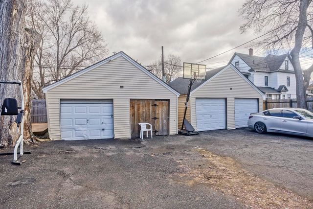 15 Florida St, Springfield, MA 01109