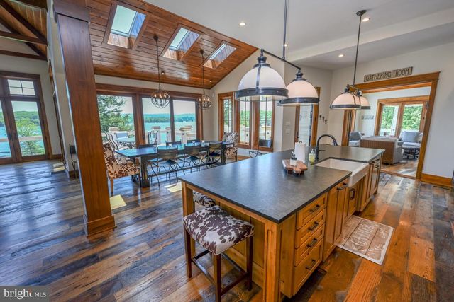 47 HOLY CROSS, Oakland, MD 21550