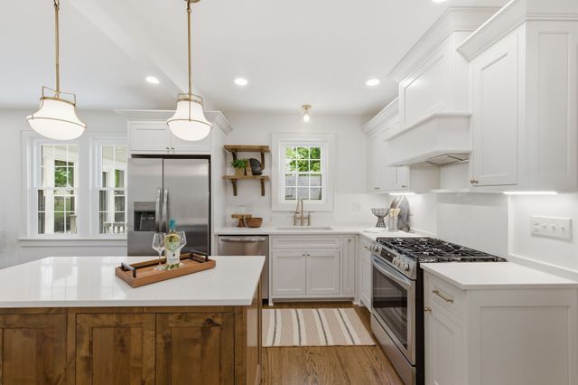 404 Murrell St, Dickson, TN 37055