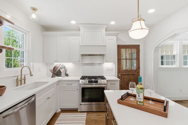 404 Murrell St, Dickson, TN 37055