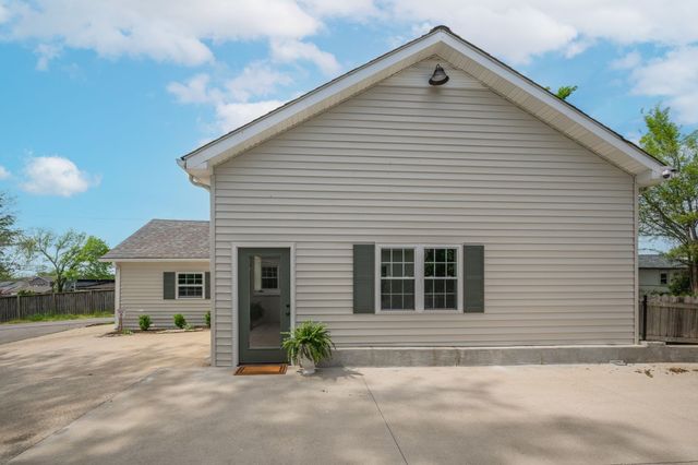 404 Murrell St, Dickson, TN 37055