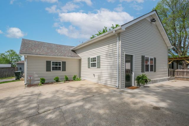 404 Murrell St, Dickson, TN 37055