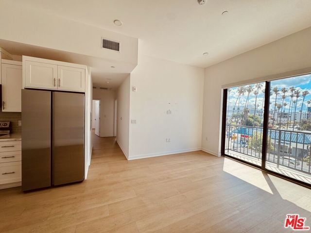 3977 Beverly Boulevard 402, Los Angeles, CA 90004