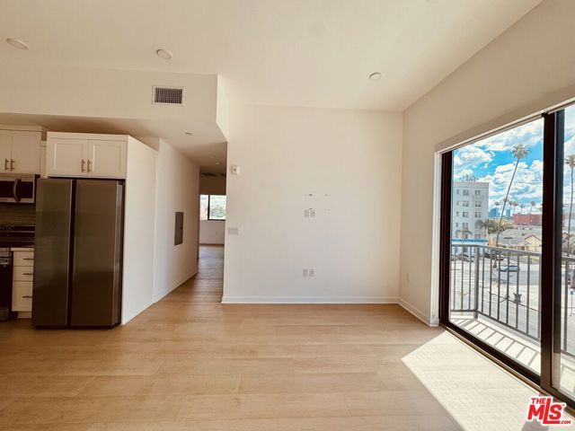 3977 Beverly Boulevard 402, Los Angeles, CA 90004