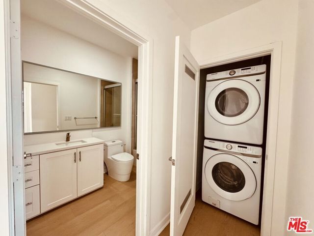 3977 Beverly Boulevard 402, Los Angeles, CA 90004