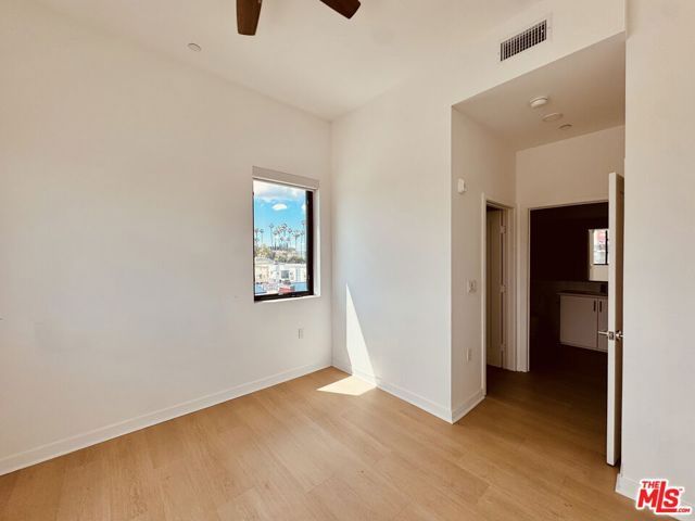 3977 Beverly Boulevard 402, Los Angeles, CA 90004