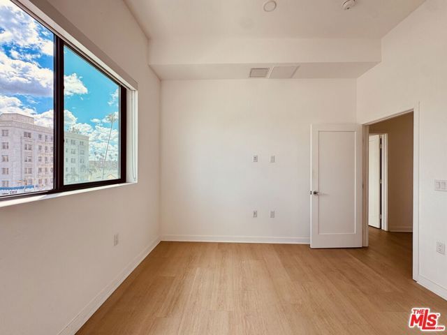 3977 Beverly Boulevard 402, Los Angeles, CA 90004