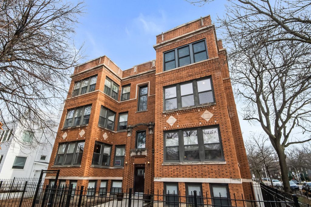 Image 1 of property listing at 6701 N Bosworth Avenue B2, Chicago, IL 60626
