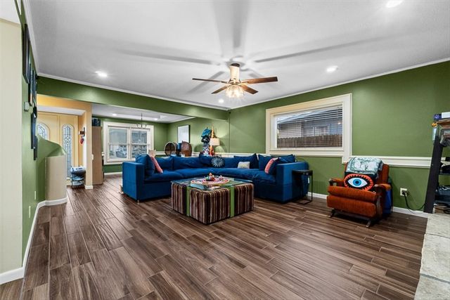 117 Chiltipin Dr, Portland, TX 78374