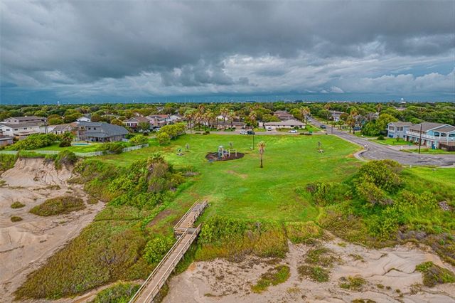 117 Chiltipin Dr, Portland, TX 78374