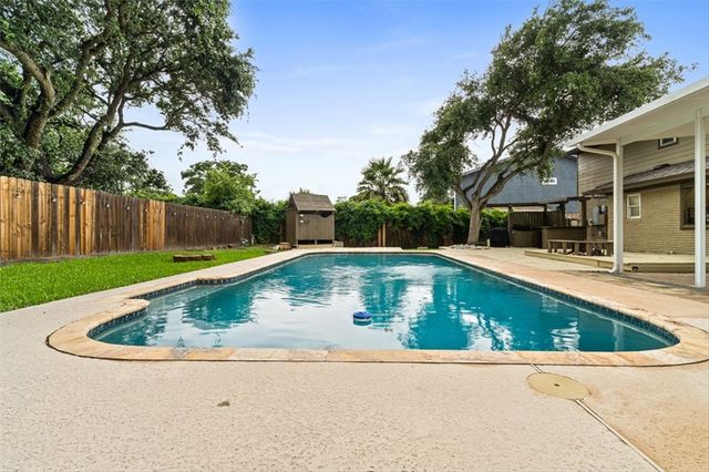 117 Chiltipin Dr, Portland, TX 78374