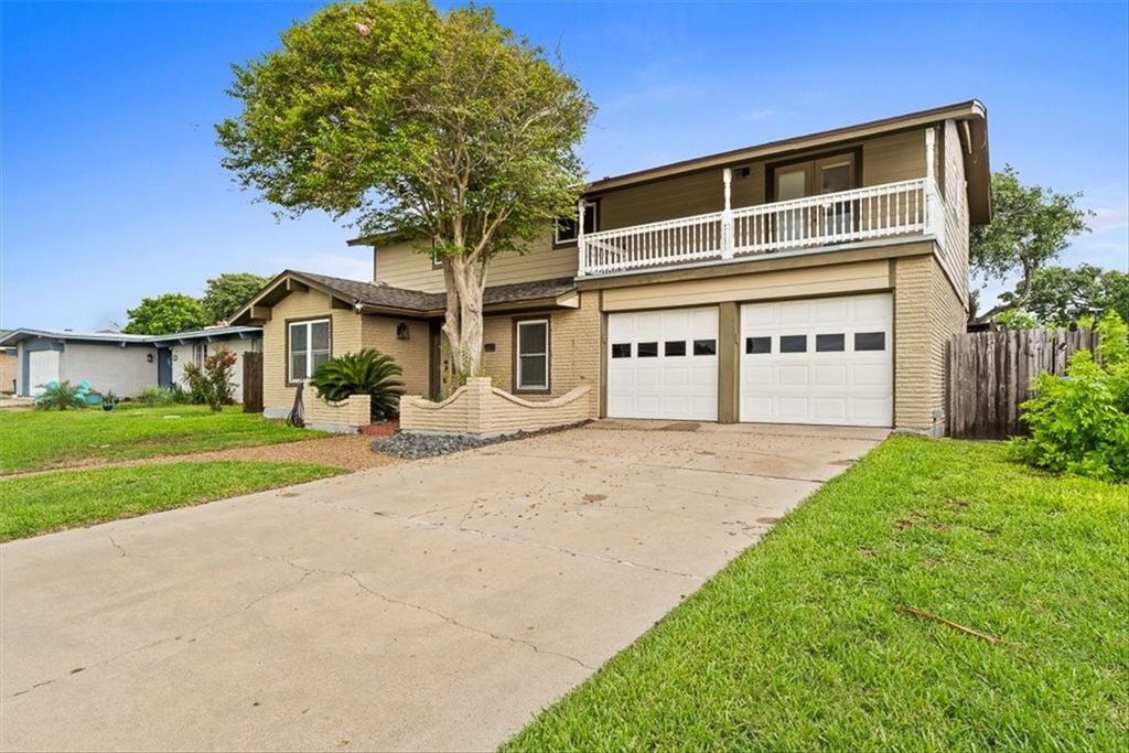 117 Chiltipin Dr, Portland, TX 78374
