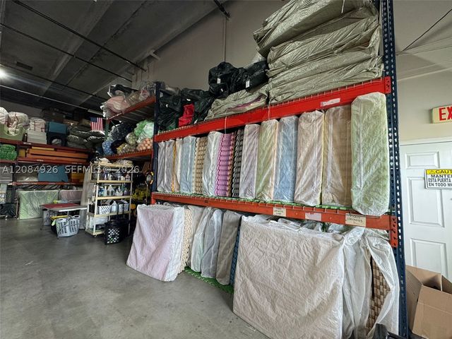 8554 NW 61st St, Miami, FL 33166