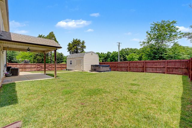 925 Burley Barn Rd, Clarksville, TN 37042