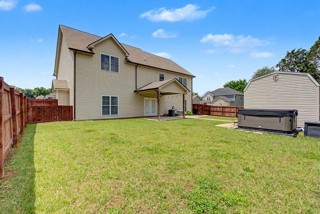 925 Burley Barn Rd, Clarksville, TN 37042