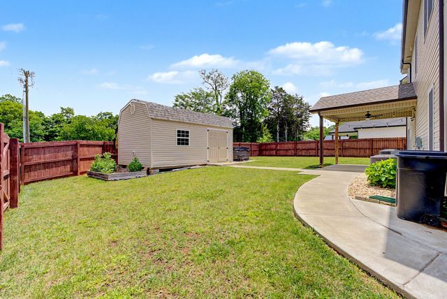 925 Burley Barn Rd, Clarksville, TN 37042