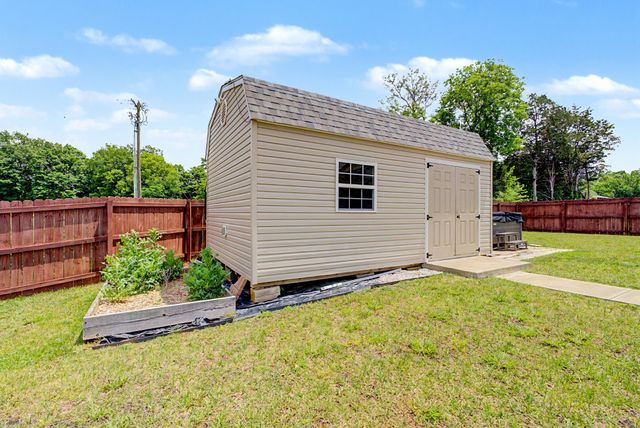 925 Burley Barn Rd, Clarksville, TN 37042