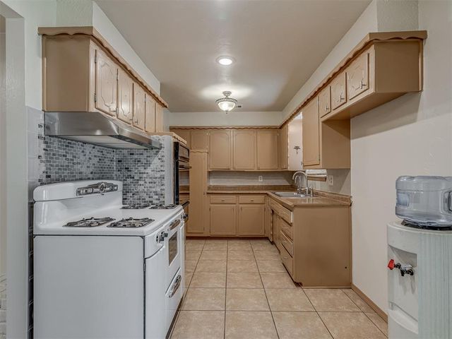 919 SW 3rd Street, Moore, OK 73160