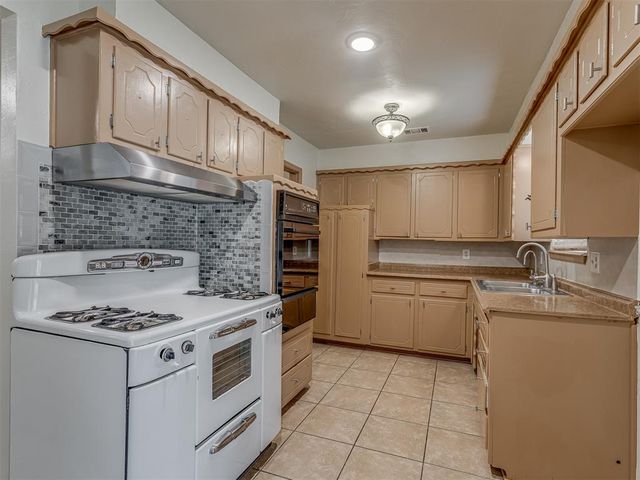 919 SW 3rd Street, Moore, OK 73160