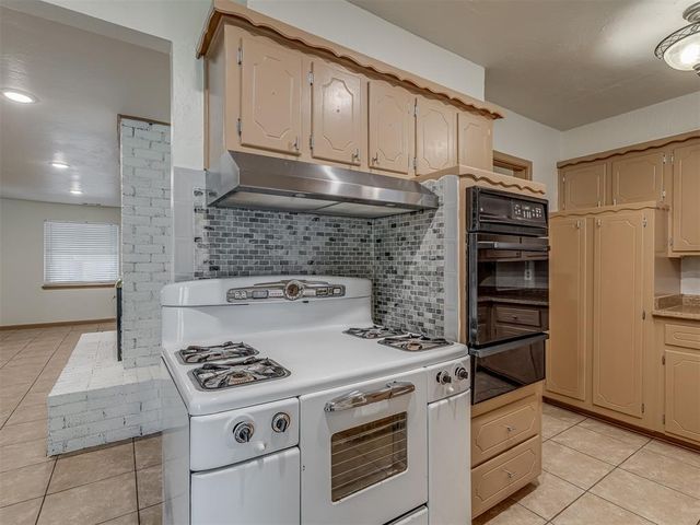 919 SW 3rd Street, Moore, OK 73160