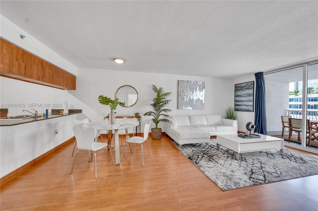 1200 Brickell Bay Dr 1914, Miami, FL 33131