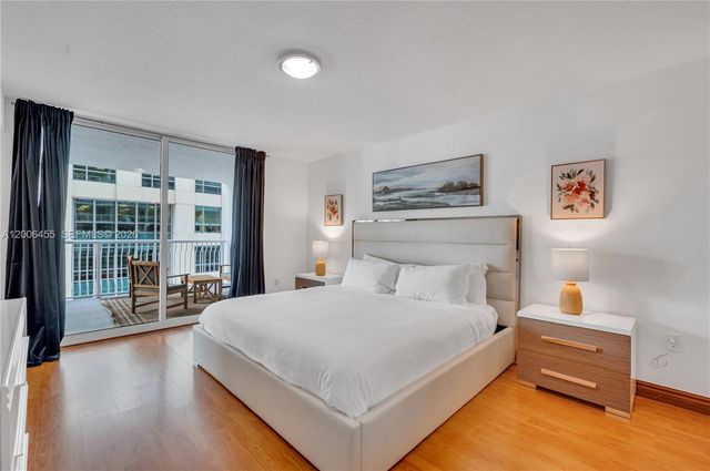 1200 Brickell Bay Dr 1914, Miami, FL 33131