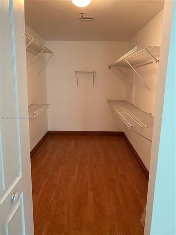 1200 Brickell Bay Dr 1914, Miami, FL 33131