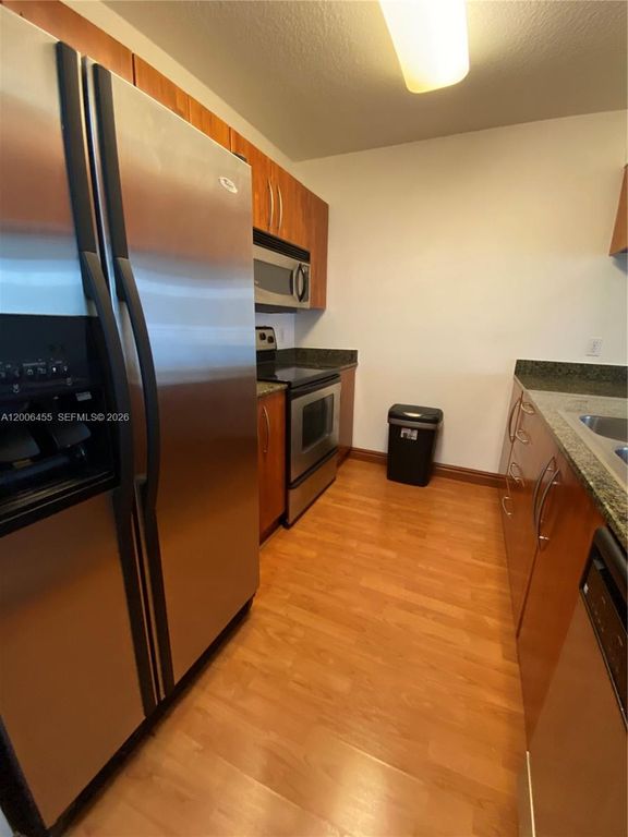 1200 Brickell Bay Dr 1914, Miami, FL 33131