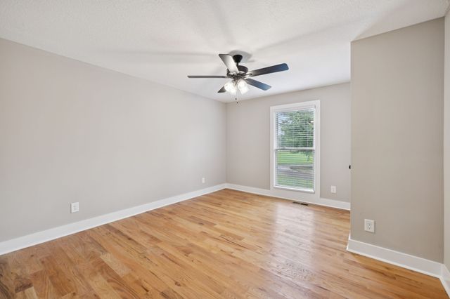 3935 Harmony Grove Rd, Hopkinsville, KY 42240