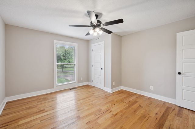 3935 Harmony Grove Rd, Hopkinsville, KY 42240