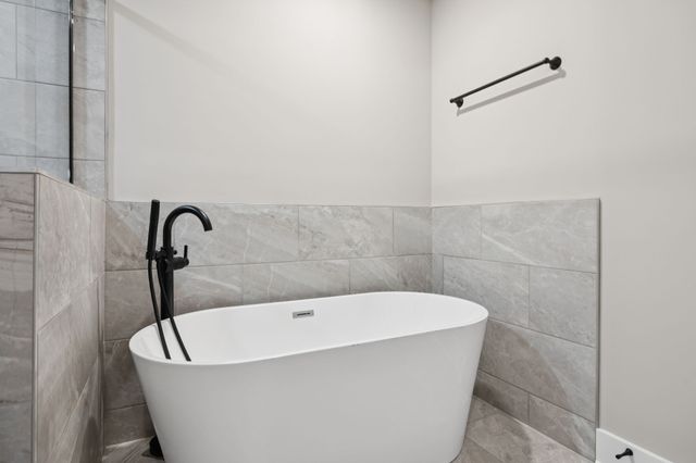 3935 Harmony Grove Rd, Hopkinsville, KY 42240