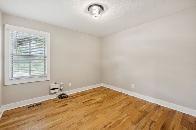 3935 Harmony Grove Rd, Hopkinsville, KY 42240