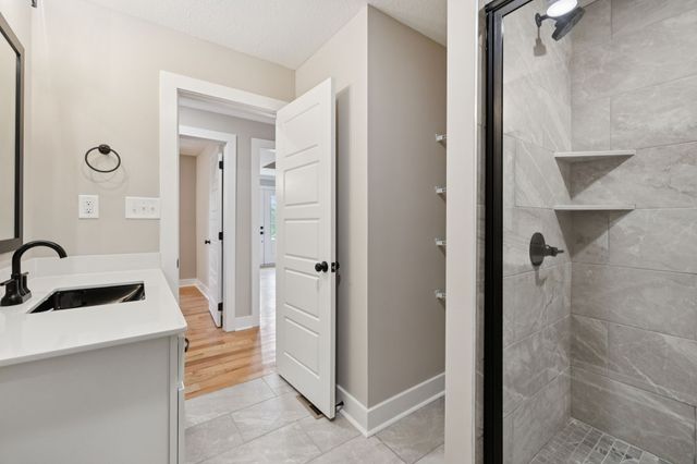 3935 Harmony Grove Rd, Hopkinsville, KY 42240