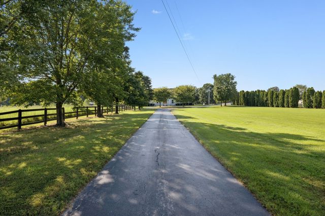 3935 Harmony Grove Rd, Hopkinsville, KY 42240