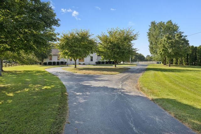 3935 Harmony Grove Rd, Hopkinsville, KY 42240