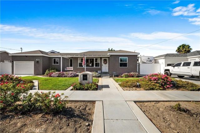 4582 Howard Avenue, Los Alamitos, CA 90720