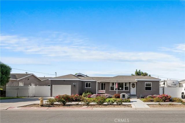 4582 Howard Avenue, Los Alamitos, CA 90720