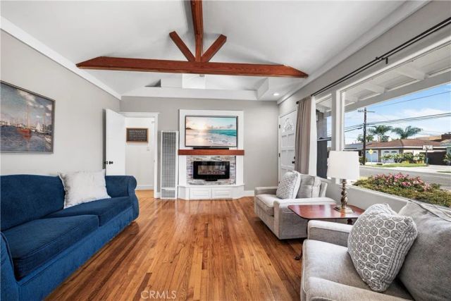 4582 Howard Avenue, Los Alamitos, CA 90720