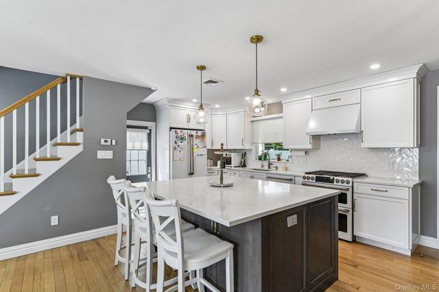 93 Crest Road W, Merrick, NY 11566
